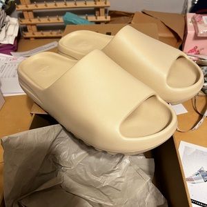 Yeezy Slide, Bone restock 2022